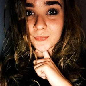CutieChloe (@CutieChloeHere) / Twitter.